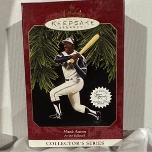 Hallmark Keepsake Ornament - Baseball Legend Hank Aaron #44